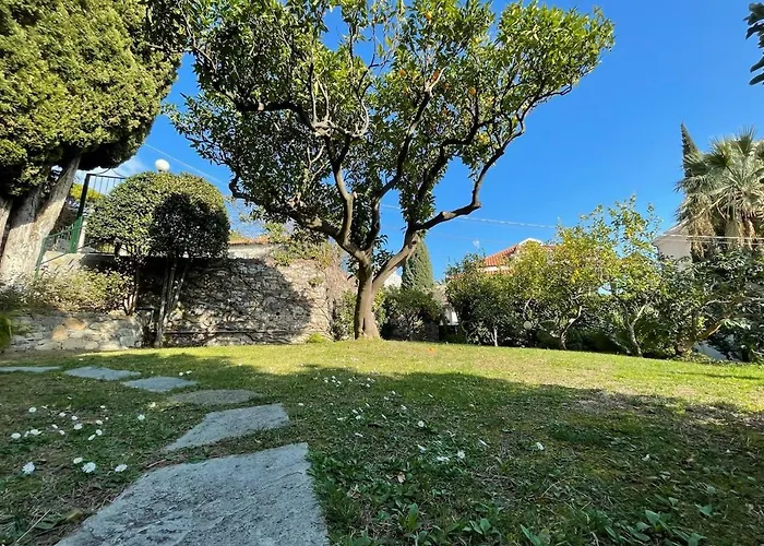 Feriehus Casa Alice - Tranquilla Casa Con Giardino Bordighera
